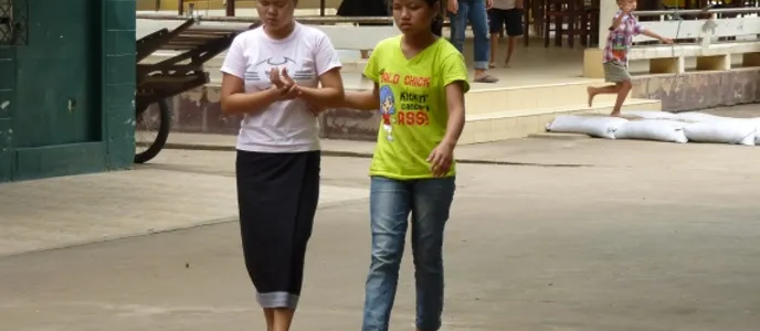 Gavroche Thaïlande : AU LAOS, PRÈS DE VIENTIANE, L’INTERNAT HOME OF LIGHT POUR LES ENFANTS AVEUGLES ET MAL-VOYANTS