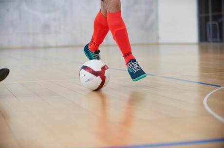 ballon_de_futsal_500_hybride_63_cm_blanc_kipsta_by_decathlon_8392536_1356652 ballon_de_futsal_500_hybride_63_cm_blanc_kipsta_by_decathlon_8392536_1356652